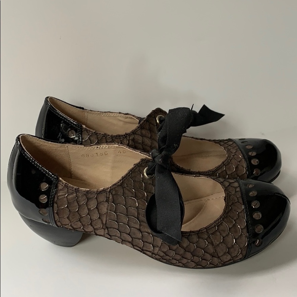 Anthropologie Brown Textured Mary Jane Heels with Black Patent Trim